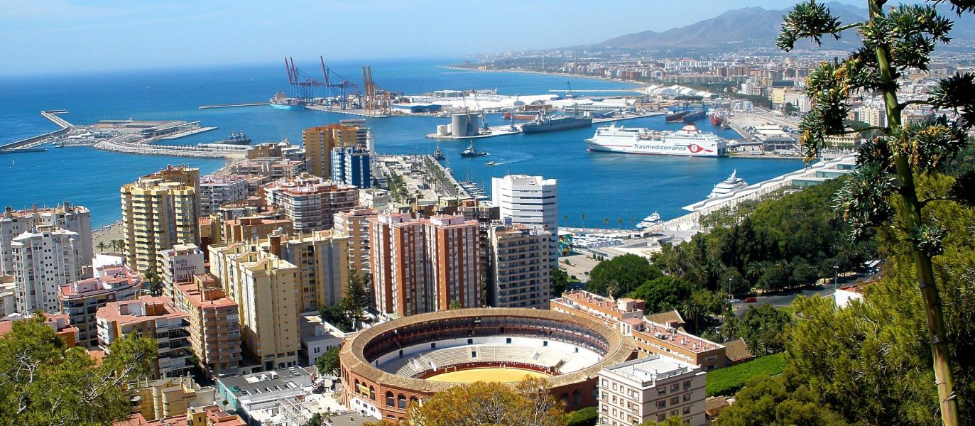 Málaga_-_vistas_desde_el_Parador_de_Gibralfaro_01_(cropped)